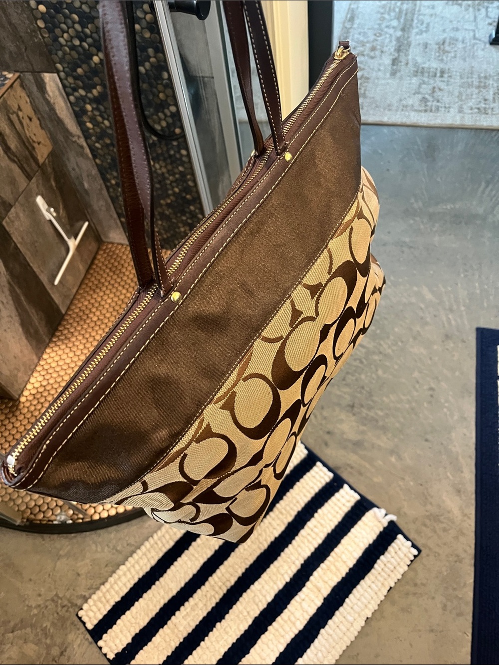 Everyday Hustlin’ Coach Milk Chocolate Brown Signature Canvas Shoulder Tote!! - Picture 5 of 8